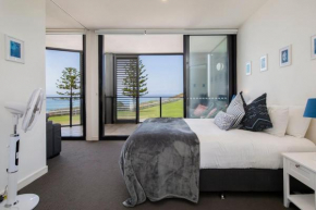 The Sandpiper - A Newy Beachfront Beauty, Newcastle